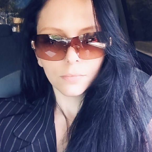 Meet your Posher, Amanda - Picture 1 of 1